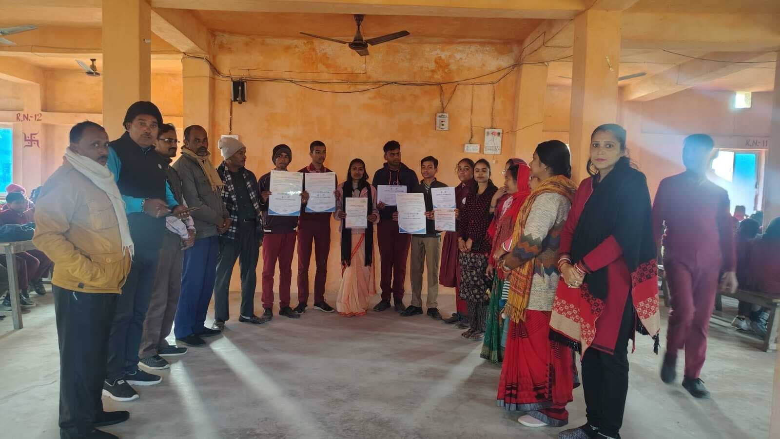 Madhubani News : विकसित भारत बिल्डथॉन 2025 प्रतियोगिता में शामिल छात्रों को मिला सर्टिफिकेट ऑफ कंपटीशन अवार्ड