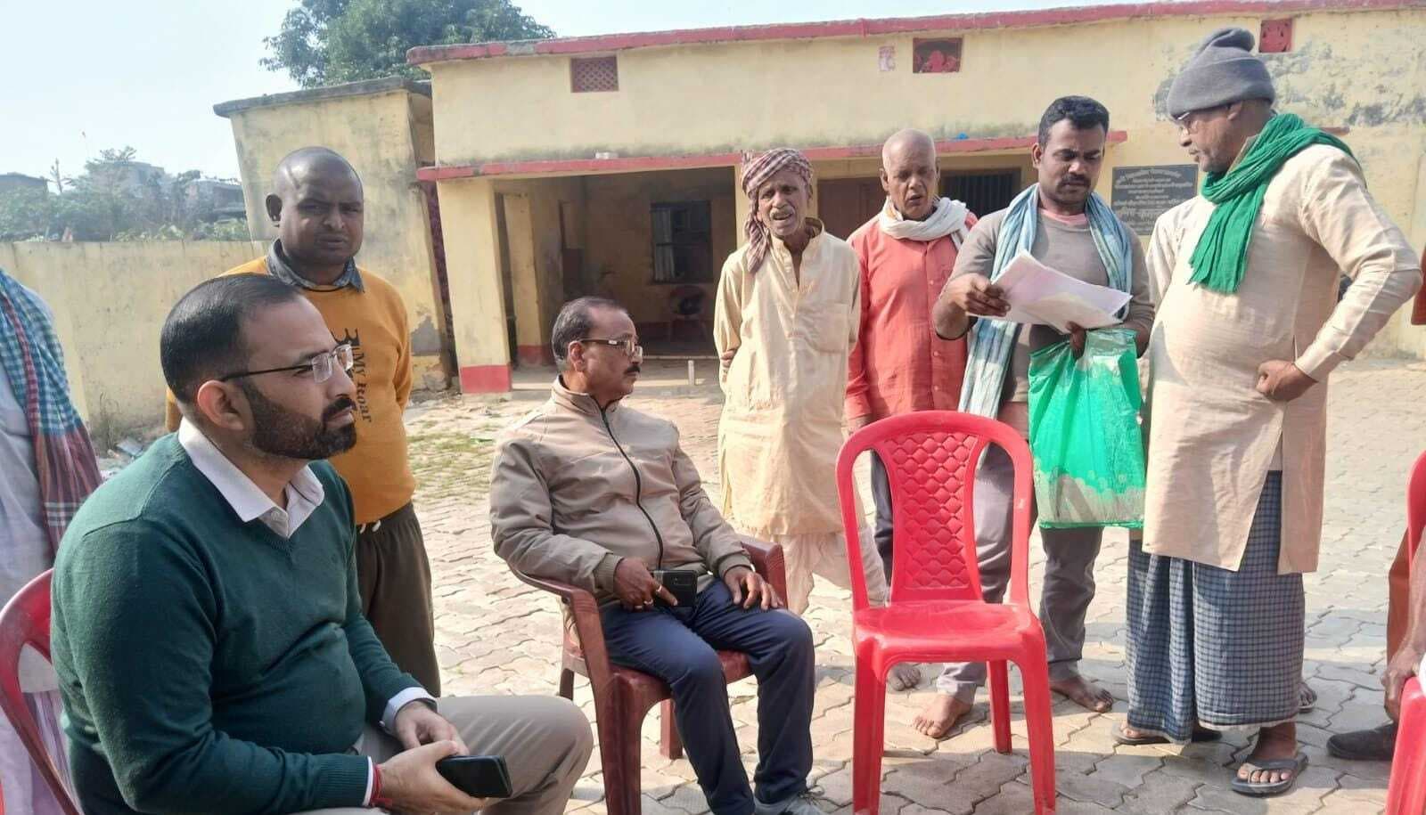 Madhubani News : एसडीएम ने की फार्मर रजिस्ट्री कार्य की प्रगति की समीक्षा