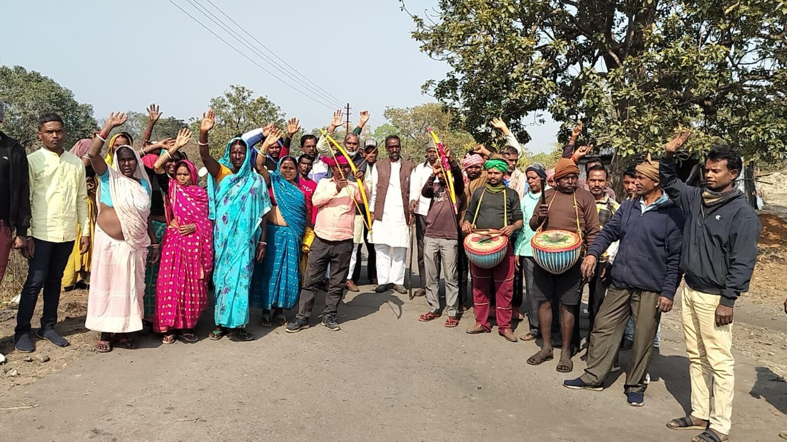 Bokaro News : ग्रामीणों ने कारो परियोजना के नये पैच का कार्य किया ठप
