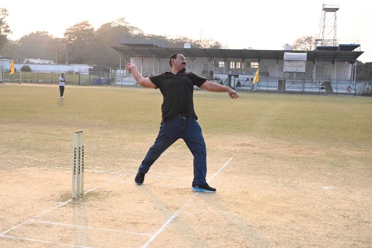 Friendly match between tata steel management and tata workers union : क्रिकेट मैदान में टाटा स्टील प्रबंधन व यूनियन के बीच सीधी टक्कर