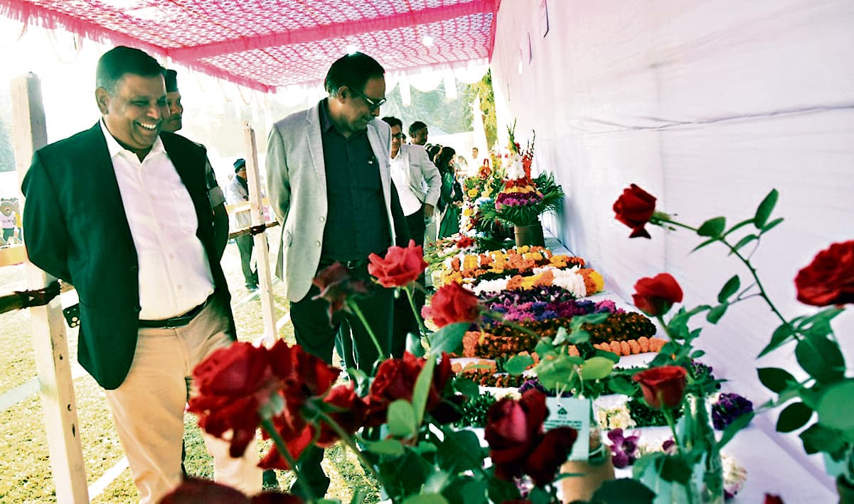 Rourkela News: फूल भावनाओं को शांत कर, विचारों को तरोताजा करते हैं : आलोक वर्मा