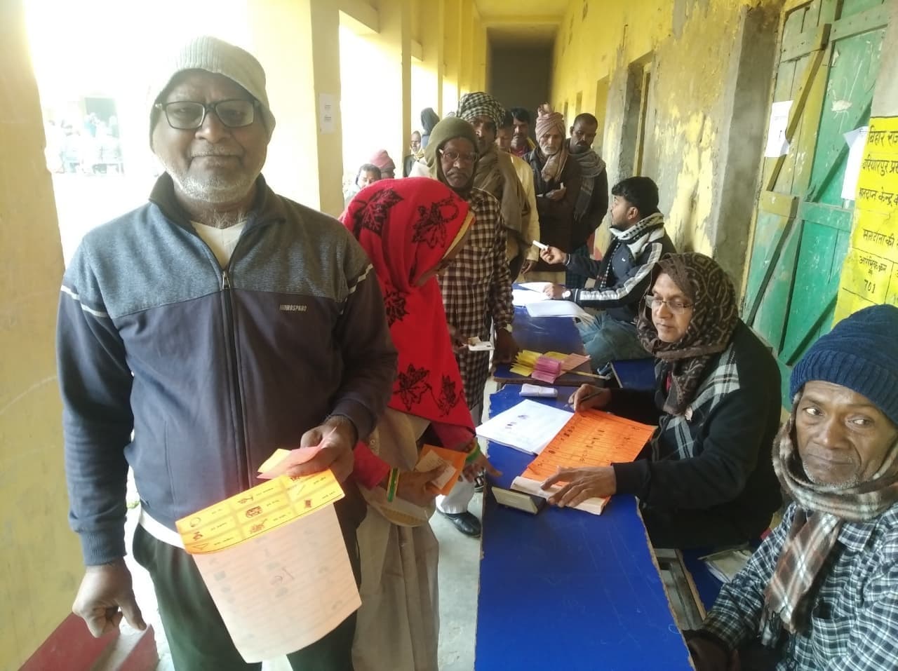 चाक-चौबंद व्यवस्था के बीच 35 प्रतिशत वोटरों ने किया मतदान, मतगणना आज