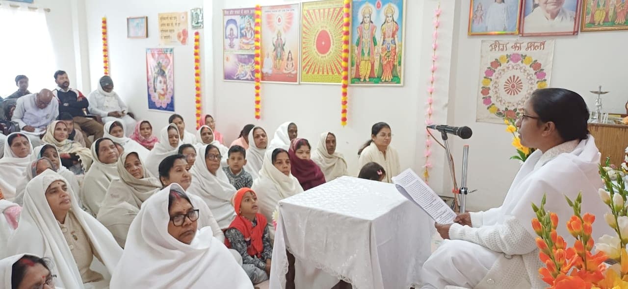 आध्यात्मिक मूल्यों से आज के समय में विश्व शांति और सौहार्द की पुनर्स्थापना संभव