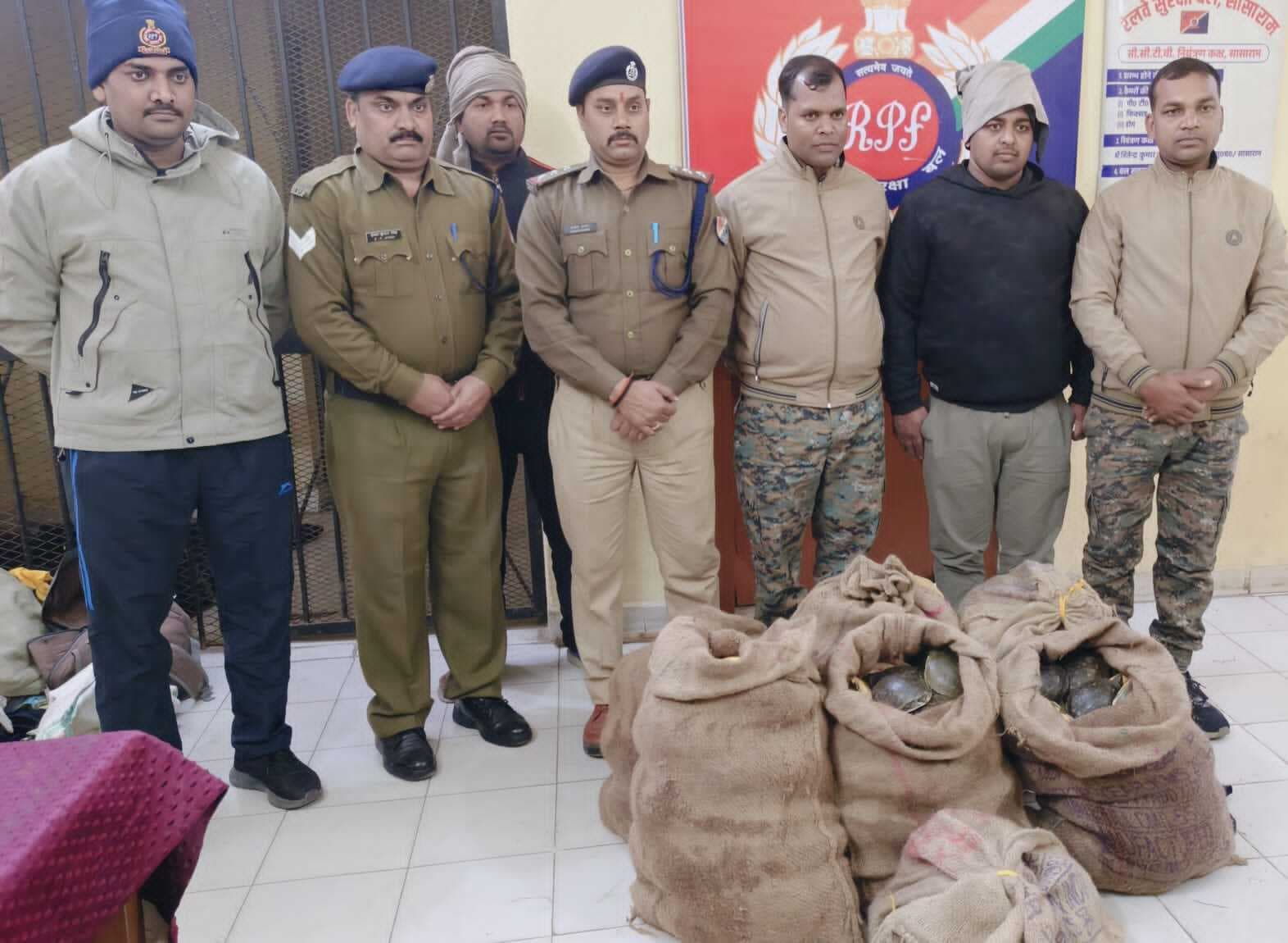 सासाराम रेलवे स्टेशन पर नेताजी एक्सप्रेस से तस्करी के 311 कछुआ बरामद