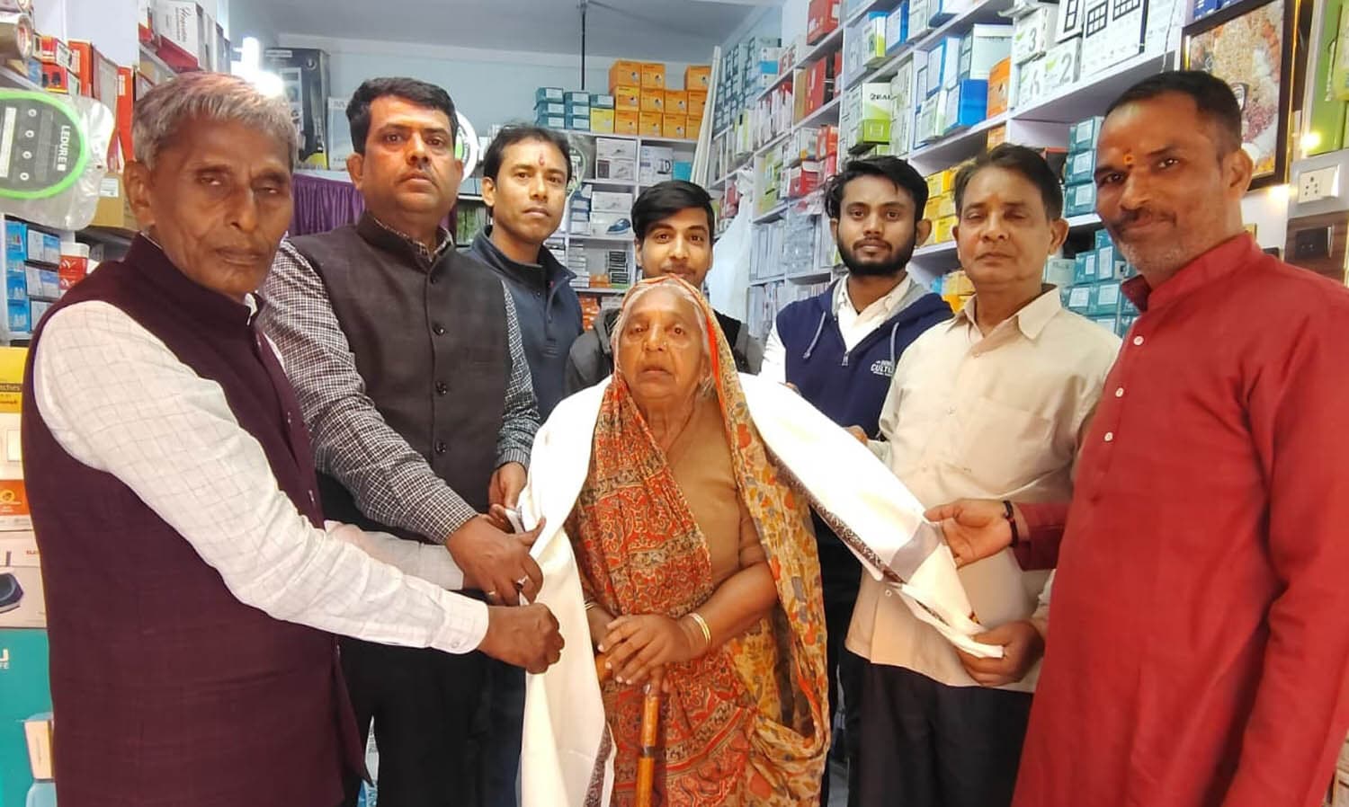 अपने घरों के वरिष्ठ लोगों को सम्मान देने की अपील