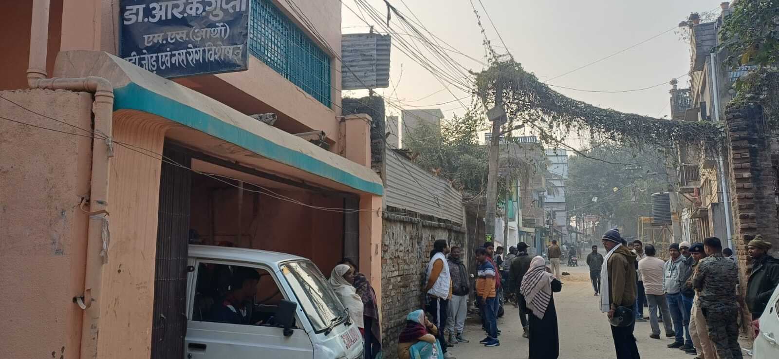 मरीज की मौत पर निजी नर्सिंग होम में परिजनों ने किया हंगामा, चिकित्सक पर लापरवाही का आरोप