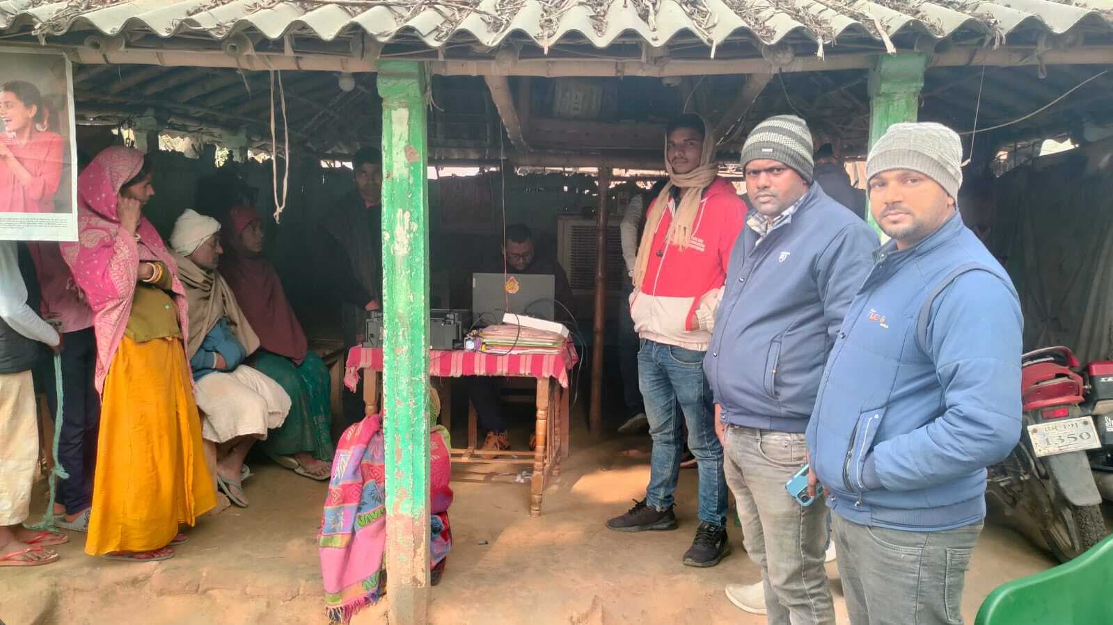 ई-केवाइसी व फार्मर आइडी शिविर का बीडीओ ने किया निरीक्षण