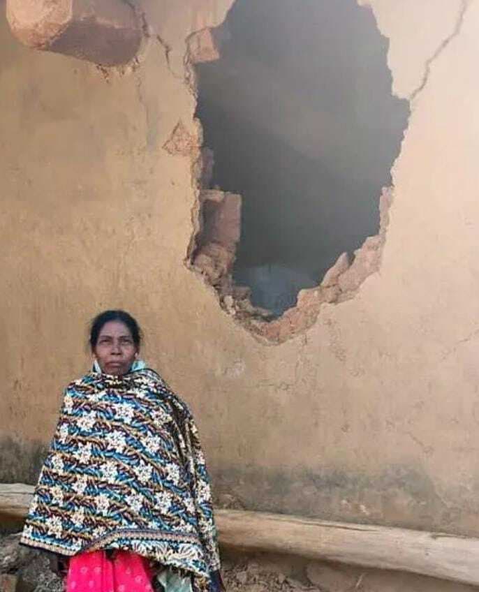 कर्रा के गांव में घुसे हाथी ने मचाया उत्पात, घर ध्वस्त किये