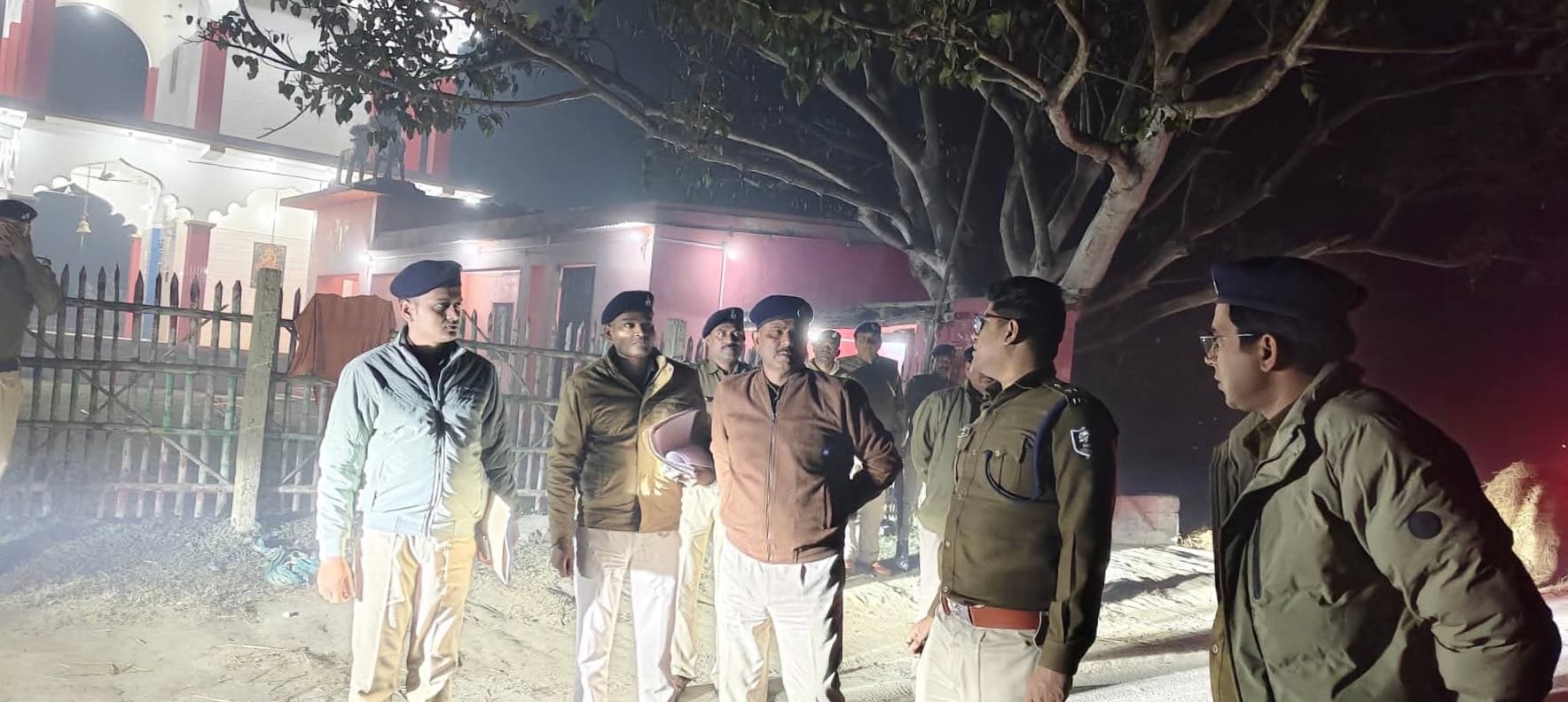 बलवाहाट थाना क्षेत्र में दो कांडों के घटनास्थल का एसपी ने किया निरीक्षण