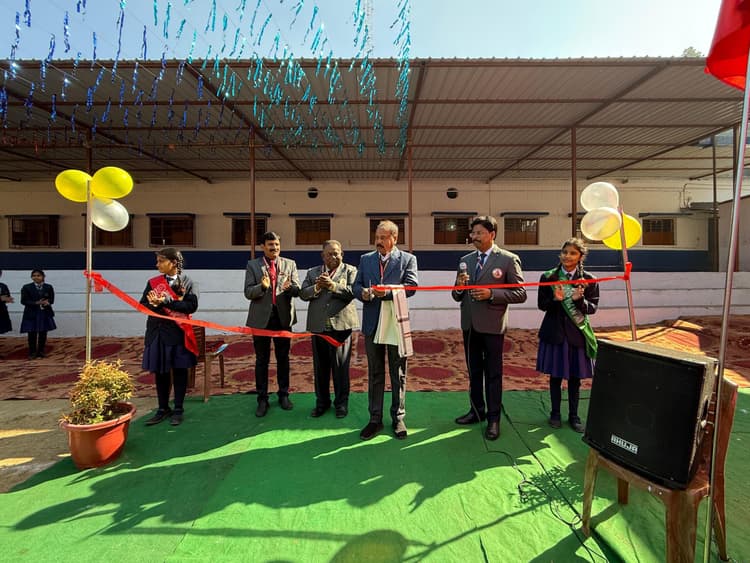 डॉन बॉस्को एकेडमी में वार्षिक उत्सव, बच्चों ने की मस्ती