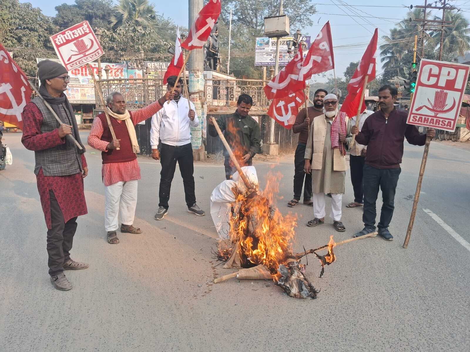 जहानाबाद की छात्रा को न्याय दिलाने को ले सीपीआइ ने सीएम का किया पुतला दहन