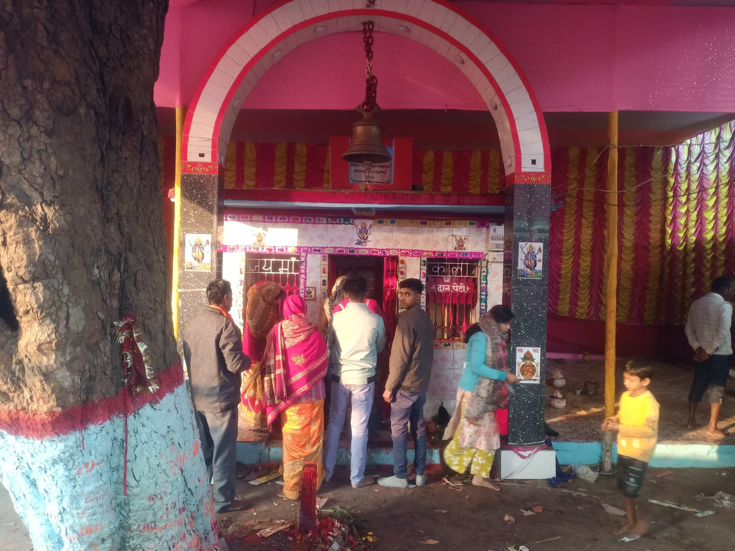 पकड़िया डीह संथाली टोला में धूमधाम से की गयी काली पूजा