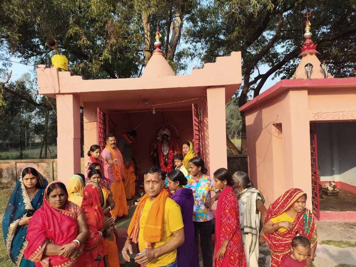 बूढ़ी काली मंदिर में अमावस्या के दिन उमड़ी भक्तों की भीड़