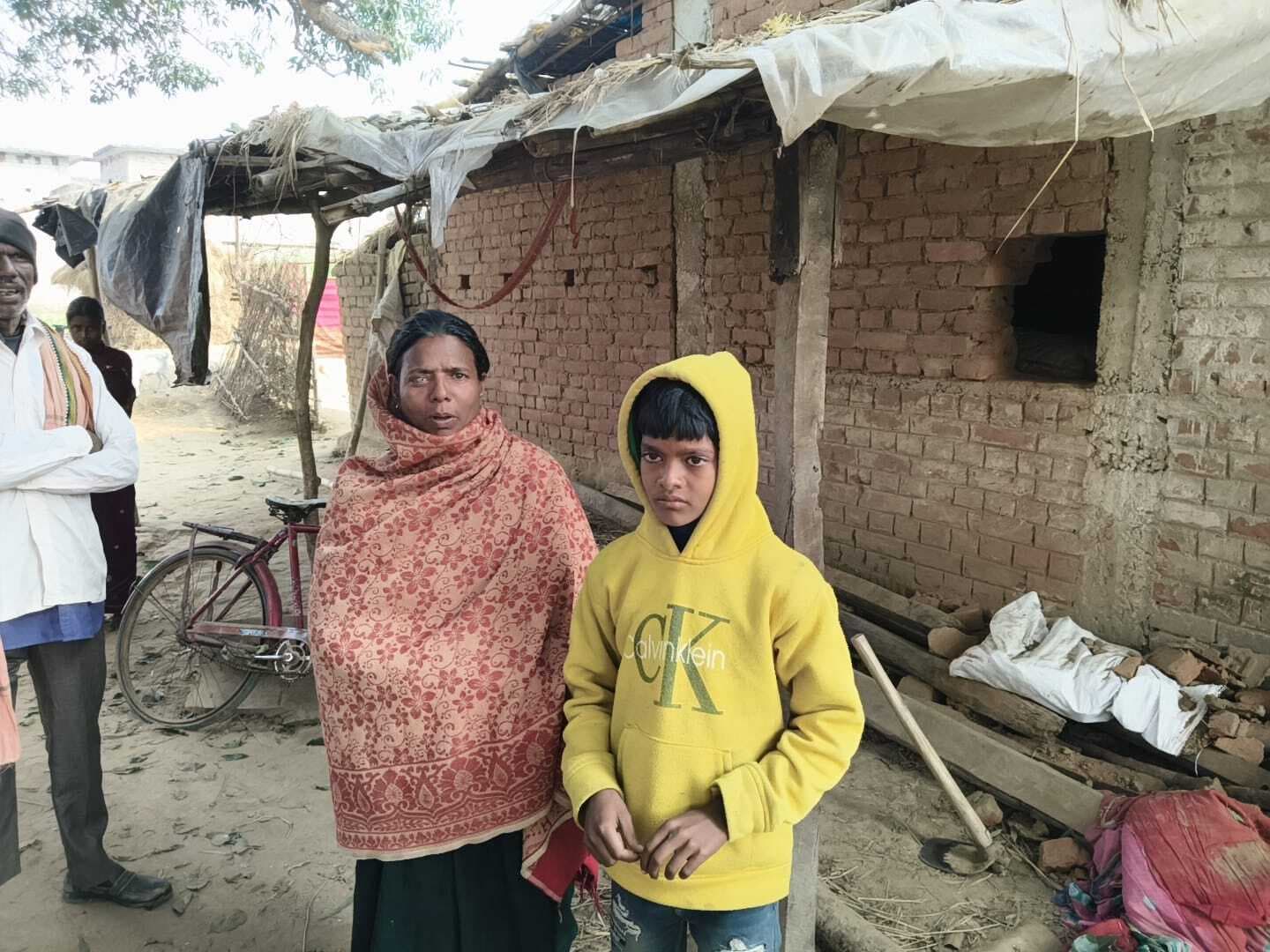 दो घरों में  सेंधमारी कर दो लाख रुपये से अधिक की संपत्ति की चोरी