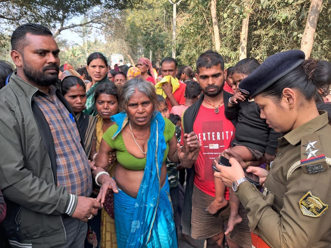 दादी के साथ दुकान जा रहे पांच वर्षीय बालक को अनियंत्रित वाहन ने रौंदा, मौत के बाद सड़क जाम