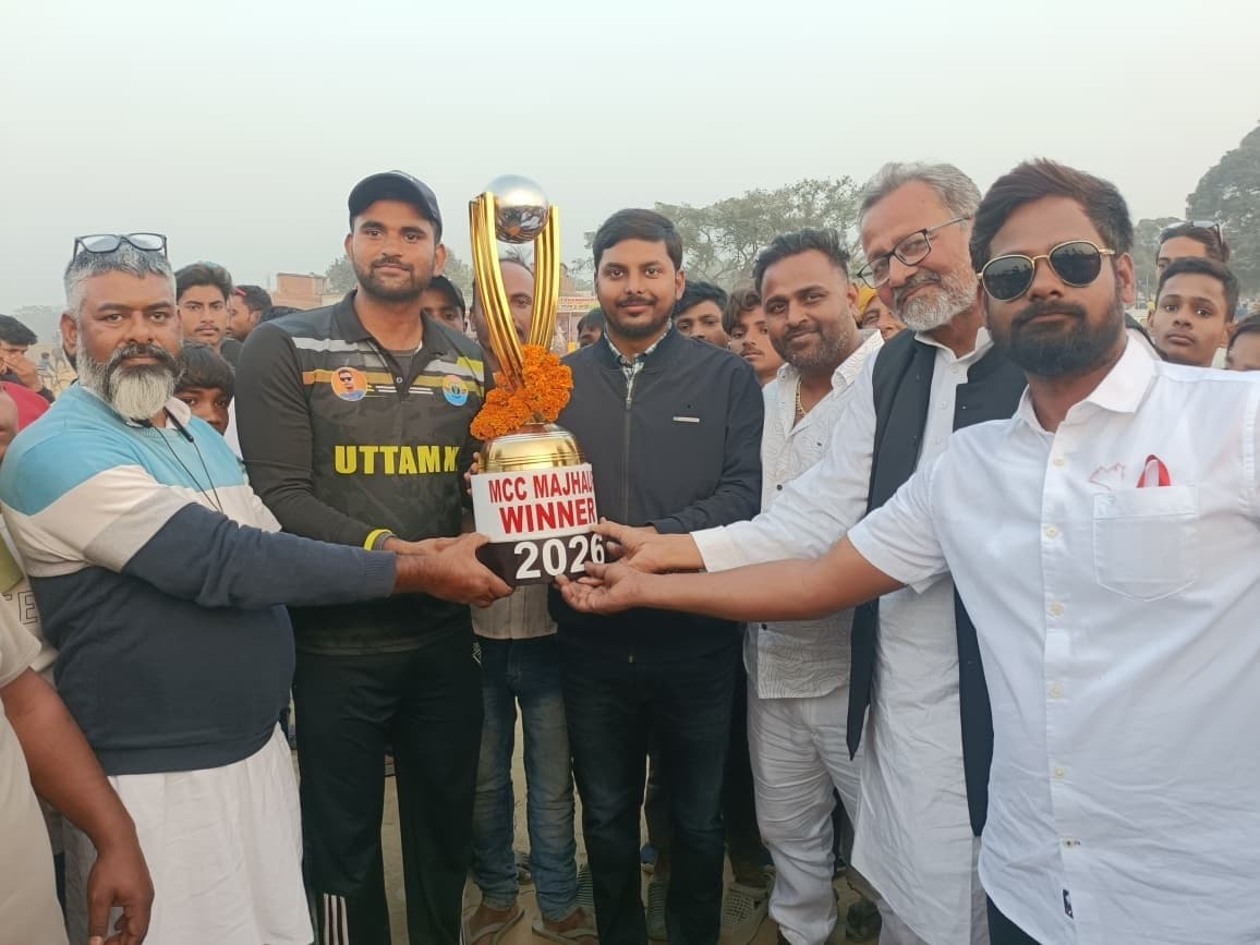 एमसीसी टेनिस बॉल के फाइनल मैच में सीतामढ़ी टीम ने ट्रॉफी पर कब्जा जमाया