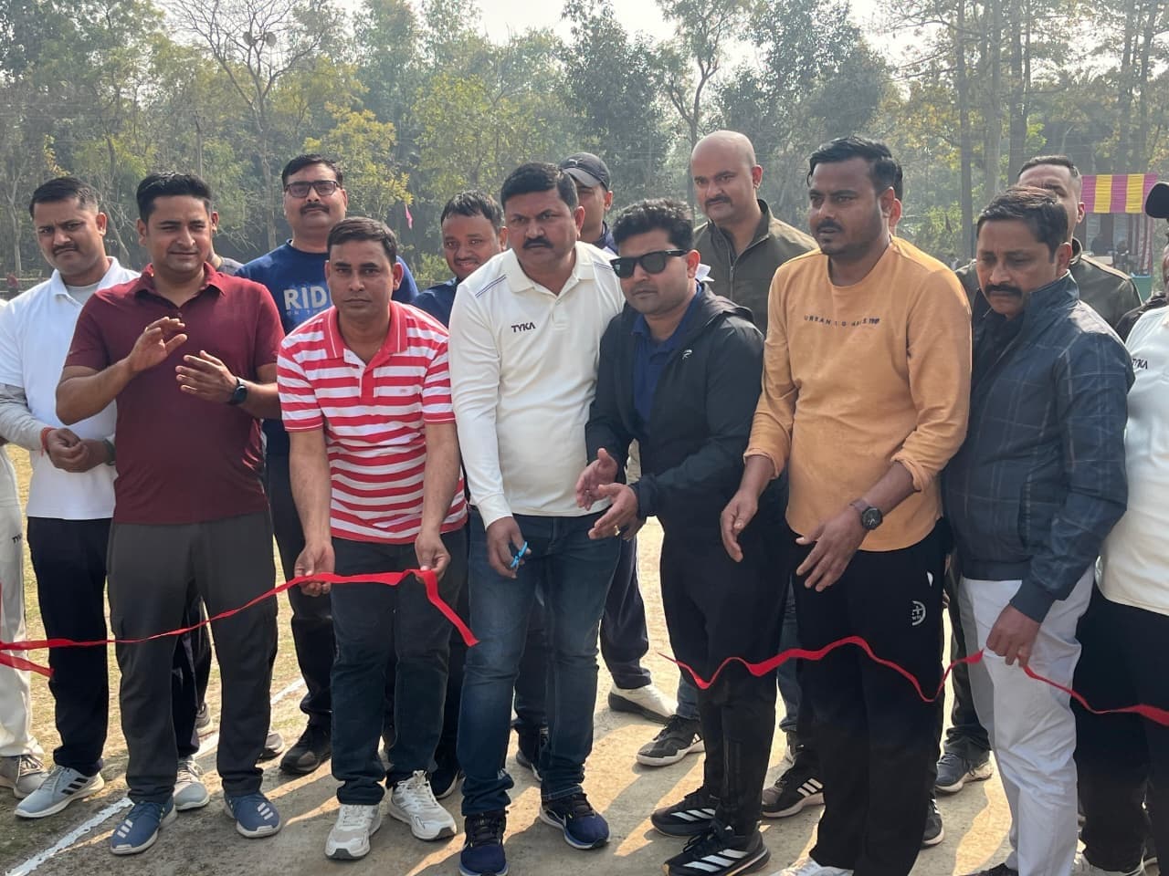 पुलिस और पत्रकारों के बीच फ्रेंडली मैच में पुलिस टीम मारी बाजी