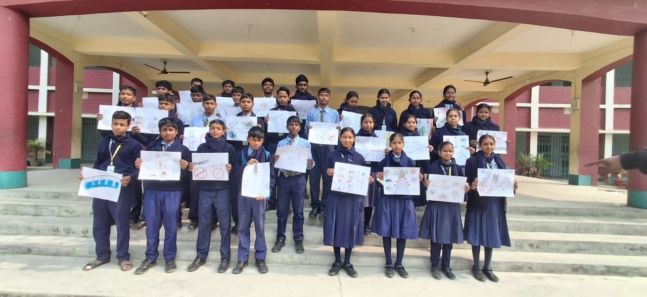 निबंध, चित्रकला और प्रश्नोत्तरी के माध्यम से विद्यार्थियों को यातायात नियमों के प्रति किया गया जागरूक