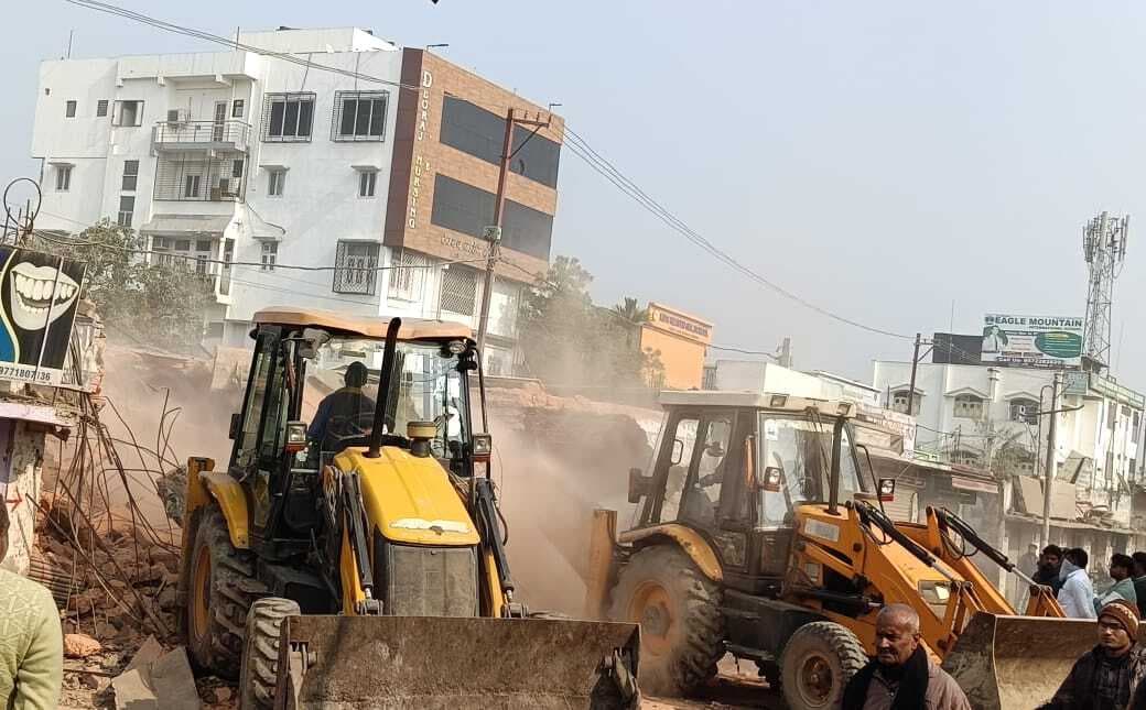 Darbhanga News : : तीसरी पीढ़ी को मिला न्याय, निगम प्रशासन ने अपनी चार दुकानों को तोड़ दिया रास्ता