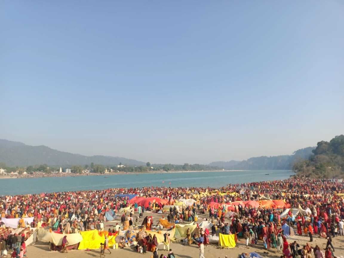 माघ मौनी अमावस्या पर लगायी आस्था की डुबकी