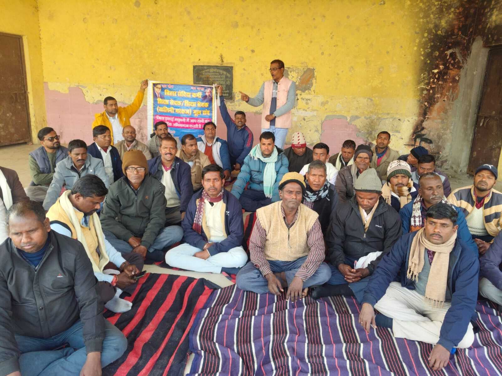 Madhubani News : शिक्षा सेवक व तालिमी मरकज को राज्यकर्मी का दर्जा मिले