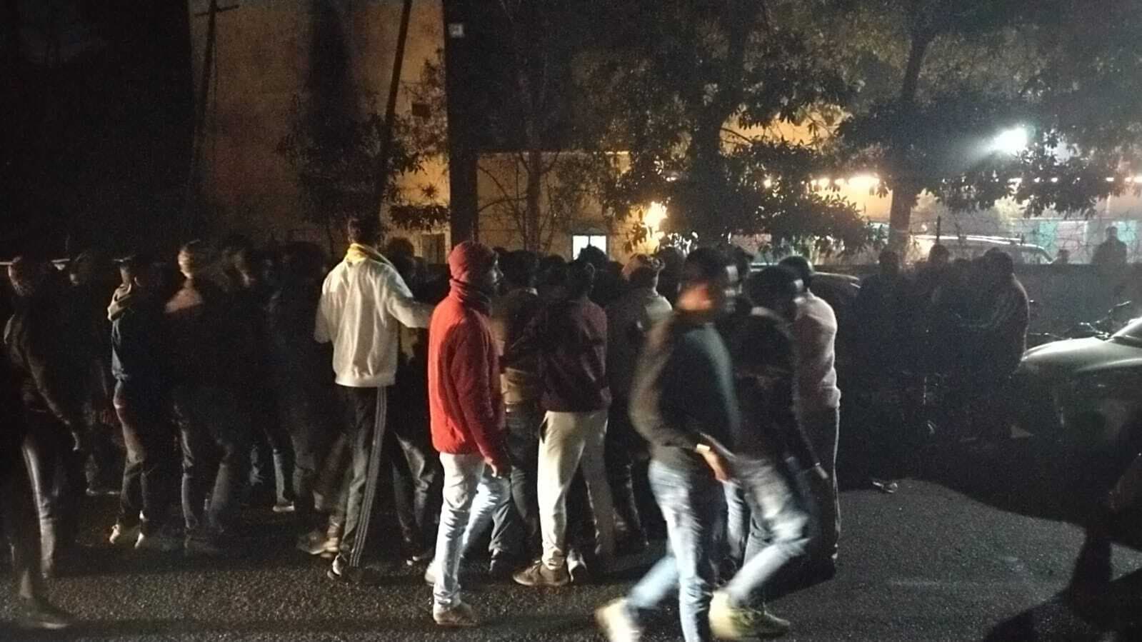 Bokaro News : दो गुटों में मारपीट, पुलिस ने किया बल प्रयोग