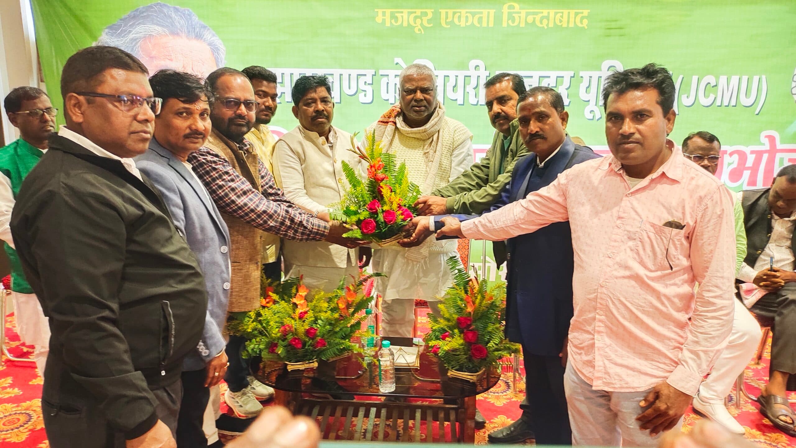 Giridih News :निजीकरण की नीति पर काम कर रही मोदी सरकार : मथुरा महतो