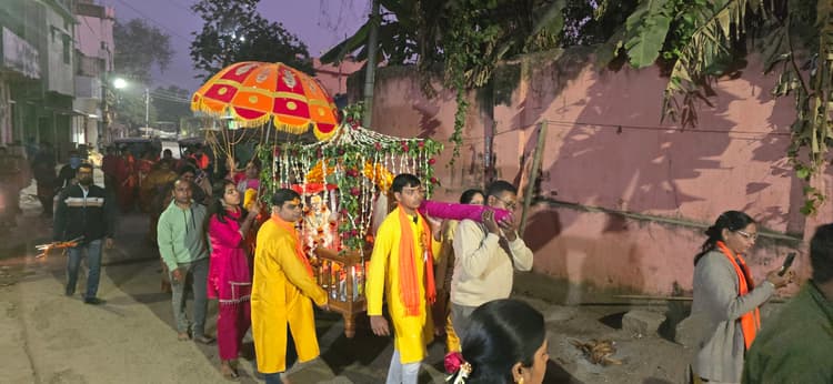 Chaibasa News : श्रद्धालुओं ने पूजा कर सुख-समृद्धि मांगी