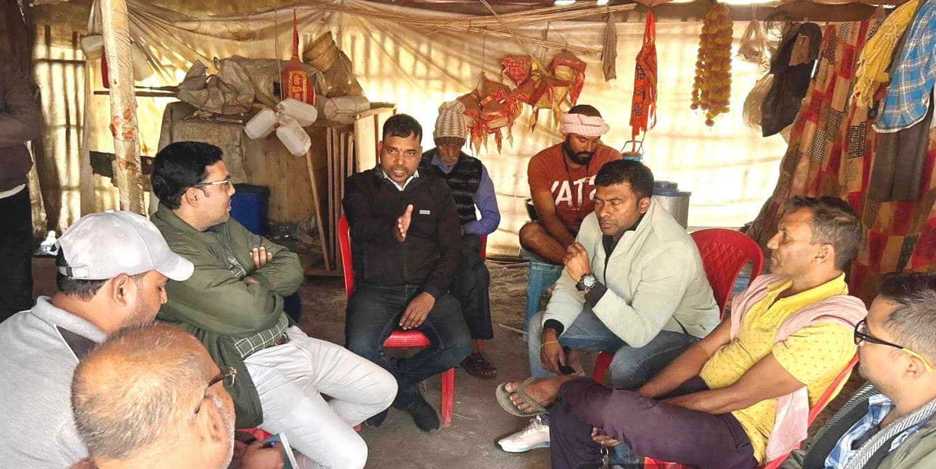 Bhagalpur news भूमि अधिग्रहण की नोटिस के बिना निर्माण नहीं होने देने पर किसान अड़े