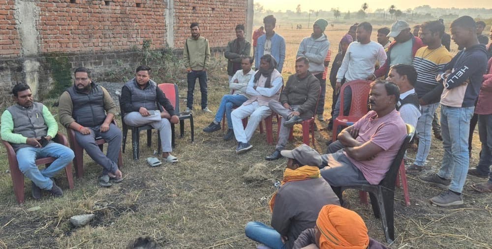 सड़क दुर्घटना में युवक घायल, विरोध में सड़क जाम