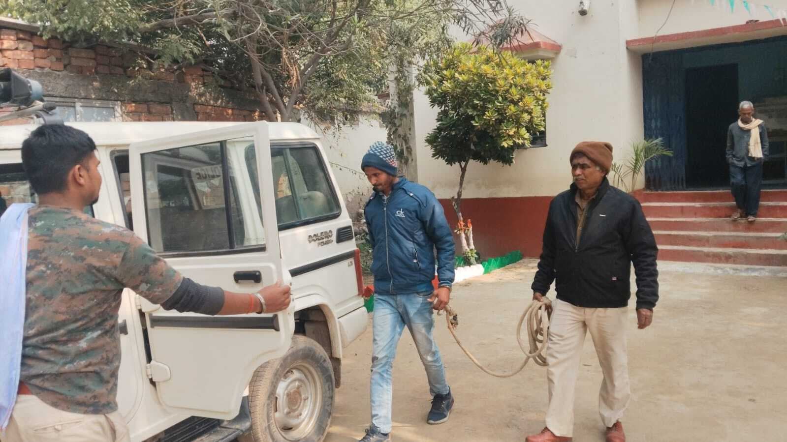 बोलेरो से शराब की तस्करी कर रहा युवक गिरफ्तार