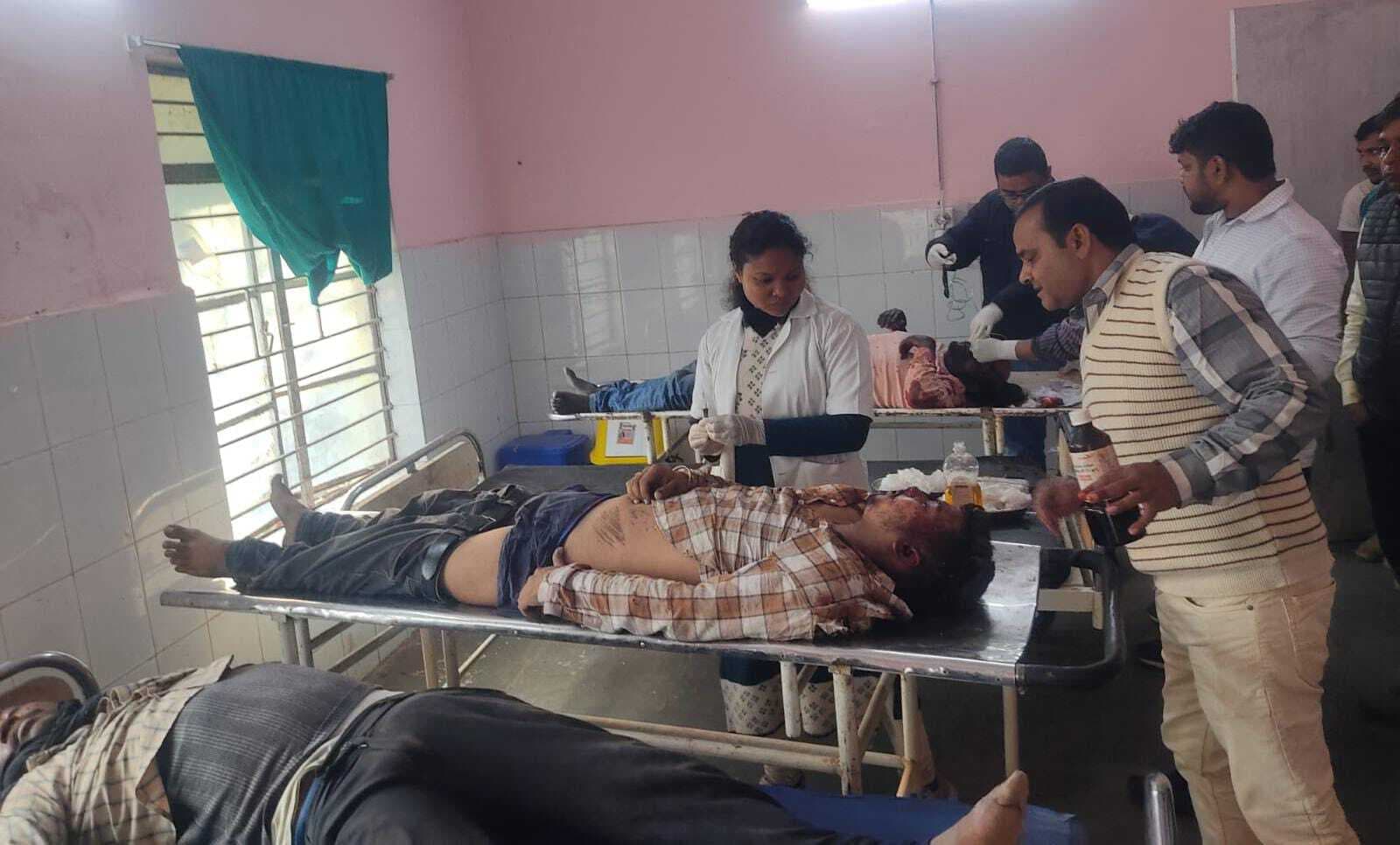 अगला चक्का ब्लास्ट होकर पलटी स्कॉर्पियो, चालक की मौत, सात गंभीर