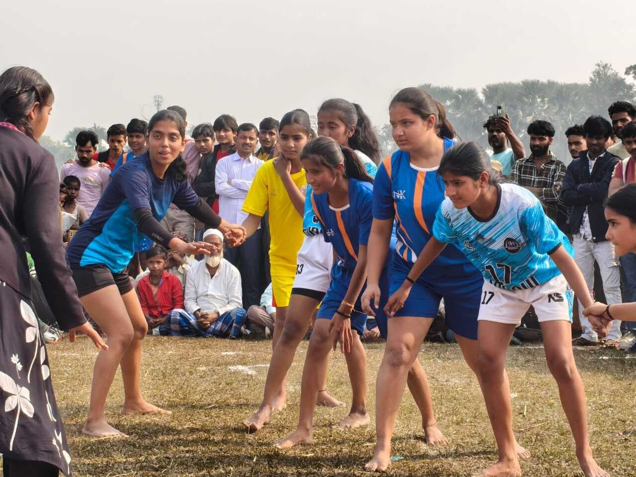 दो दिवसीय खेल प्रतियोगिता में विभिन्न प्रकार के खेल का आयोजन