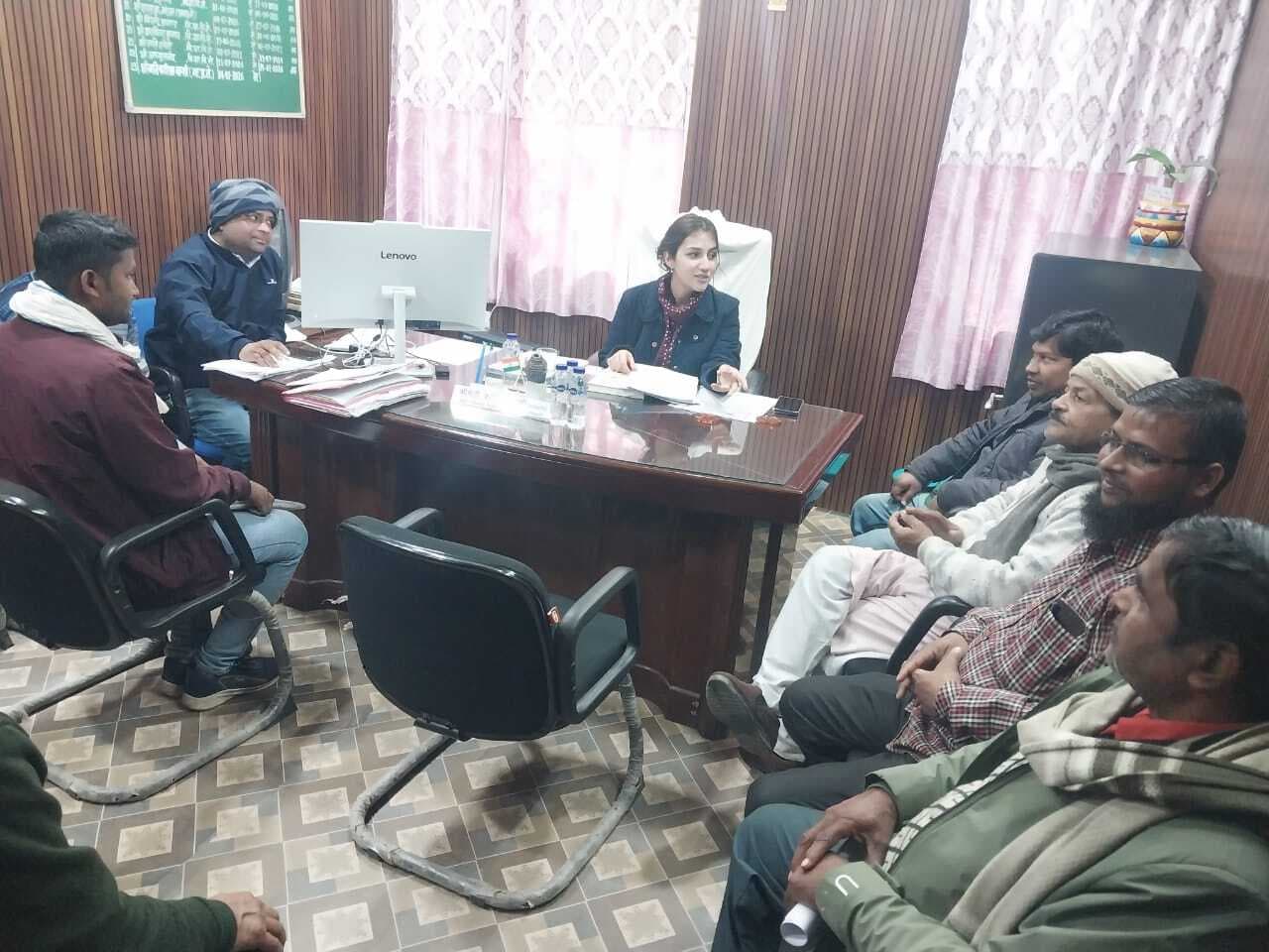 जनता दरबार में भूमि विवाद की हुई सुनवाई
