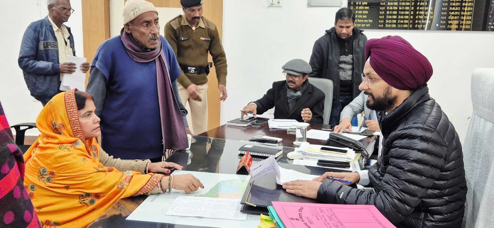 ग्राम पंचायत, नगर निकाय, अंचल, थाना, प्रखंड समेत सभी दफ्तरों में हुई जनसुनवाई, डीएम-एसपी ने खुद सुनी फरियाद