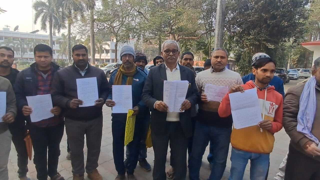 Bihar/Samastipur News:एसएफसी गोदाम में मजदूरों को न्यूनतम मजदूरी व इपीएफ की राशि खाते में भुगतान की मांग