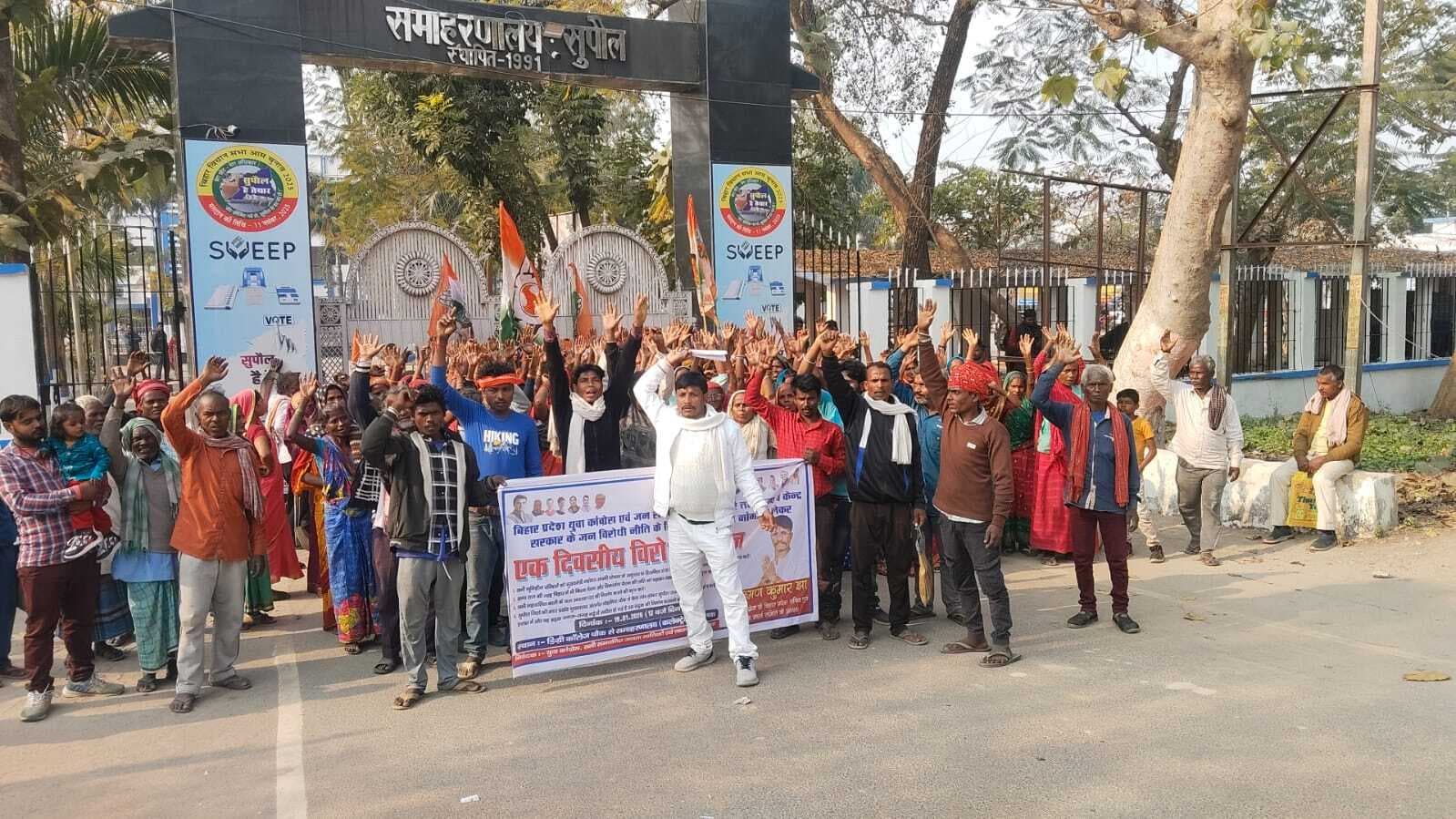 चार सूत्री मांगों को लेकर युवा कांग्रेस का एक दिवसीय विरोध प्रदर्शन