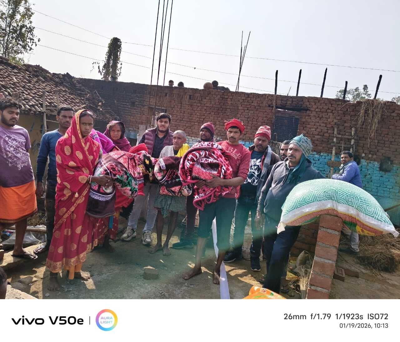 Deoghar News : शॉर्ट सर्किट से दो घरों लगी आग, लाखों की संपत्ति राख