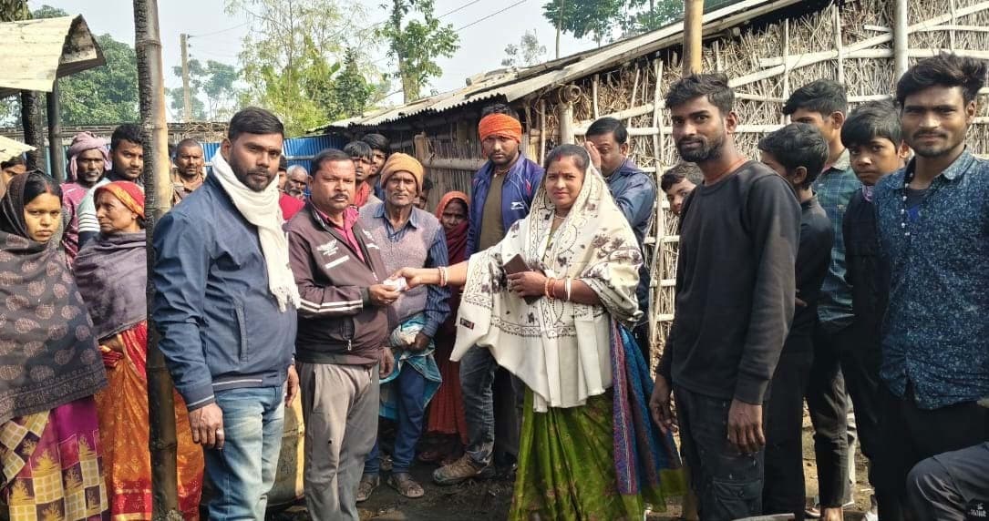 बघवा में आग लगने से दो घर जलकर राख