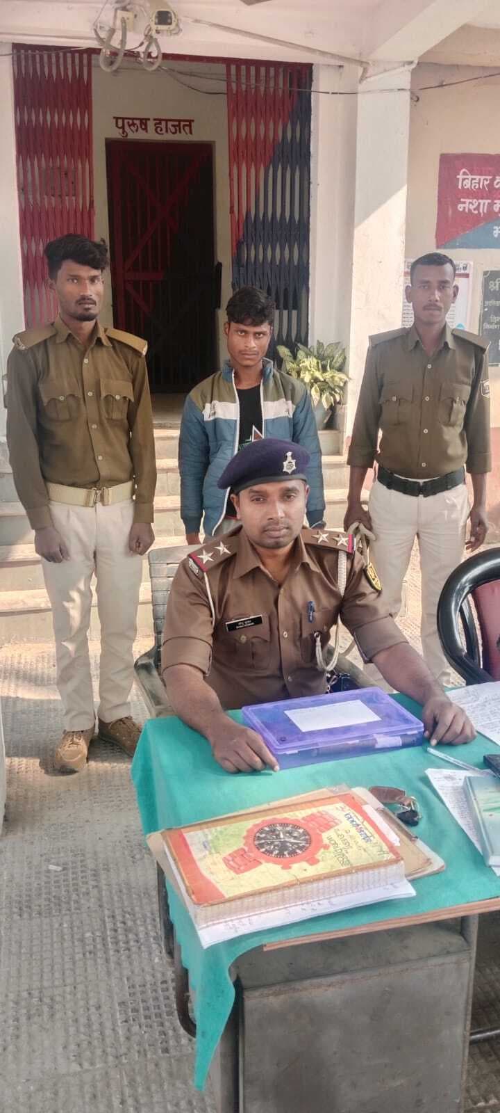 हथियार के साथ युवक गिरफ्तार