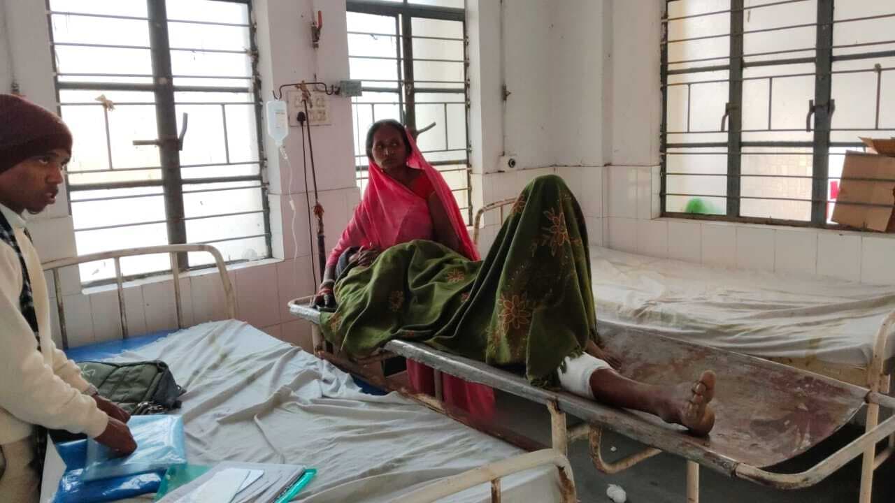 ट्रक–टोटो की आमने-सामने टक्कर में आठ यात्री घायल