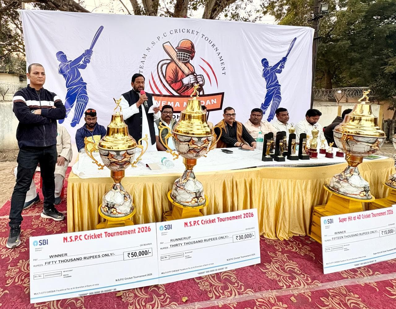 tennis ball cricket tournament at sidgodha cinema maidan: कबीर एकादश विजेता व चंदन स्ट्राइकर बना उपविजेता
