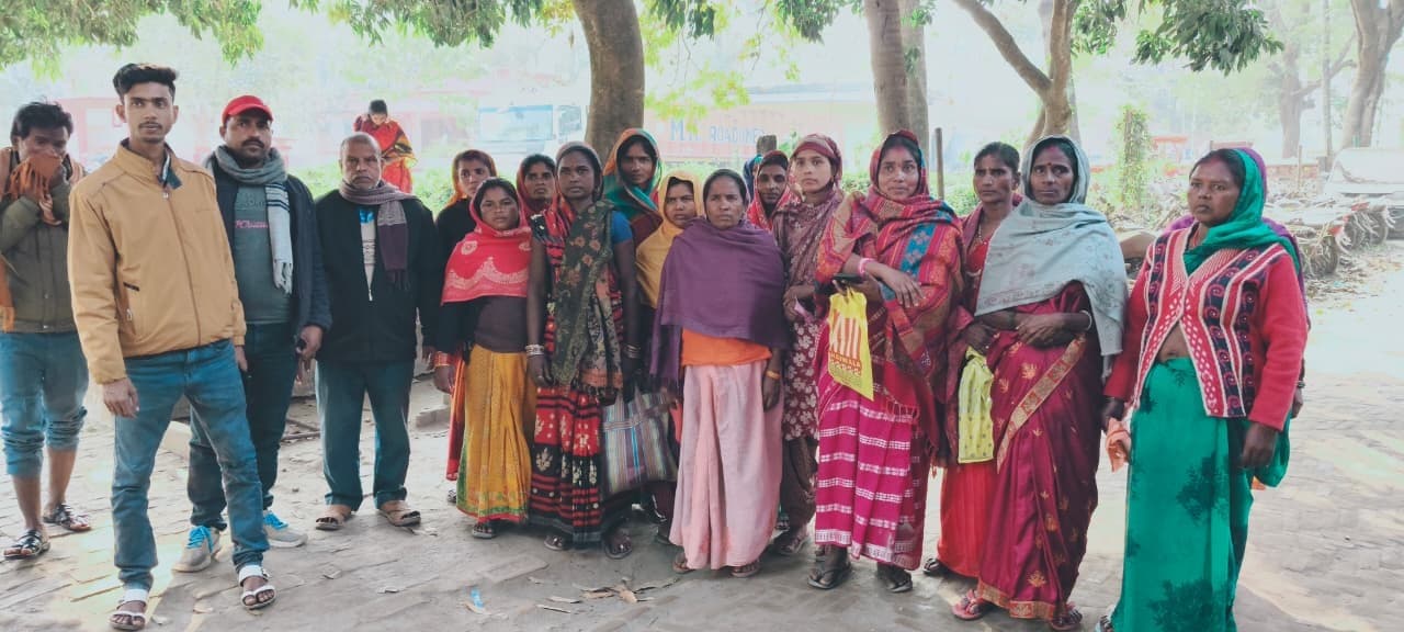 पर्सनल व ग्रुप लोन दिलाने व खाता खोलने के नाम पर सैंकड़ों महिलाओं से ठगी