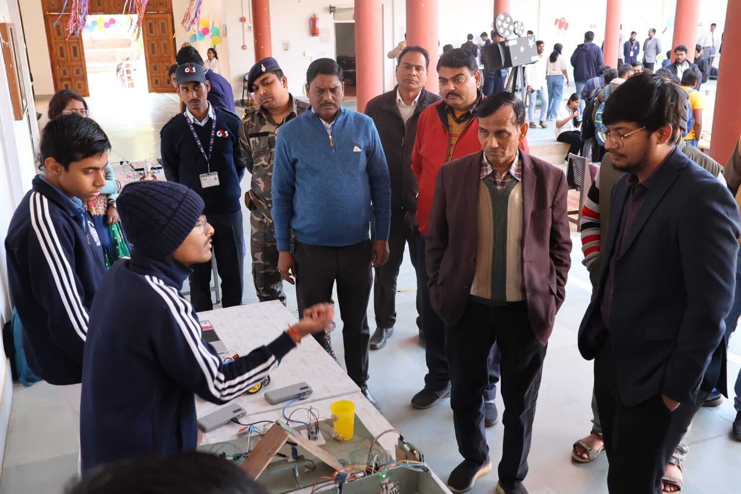 Deoghar news : बीआइटी की प्रदर्शनी में दिखी विद्यार्थियों की वैज्ञानिक सोच और तकनीकी दक्षता