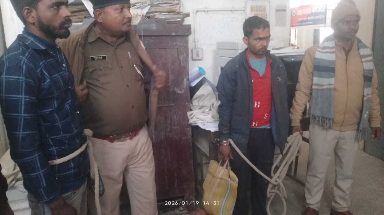 चोरी हुई चार बैट्री के साथ दो  गिरफ्तार, एक शराबी भी चढ़ा पुलिस के हत्थे, भेजा जेल