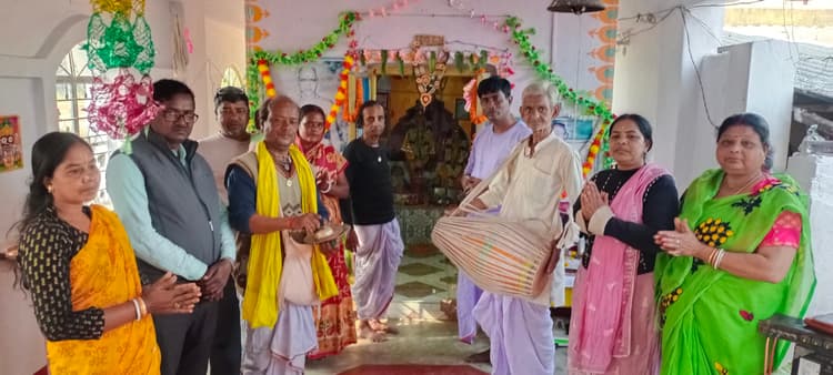 बनकाटी में श्री श्री 108 अद्वैत महाराज की गयी आरती