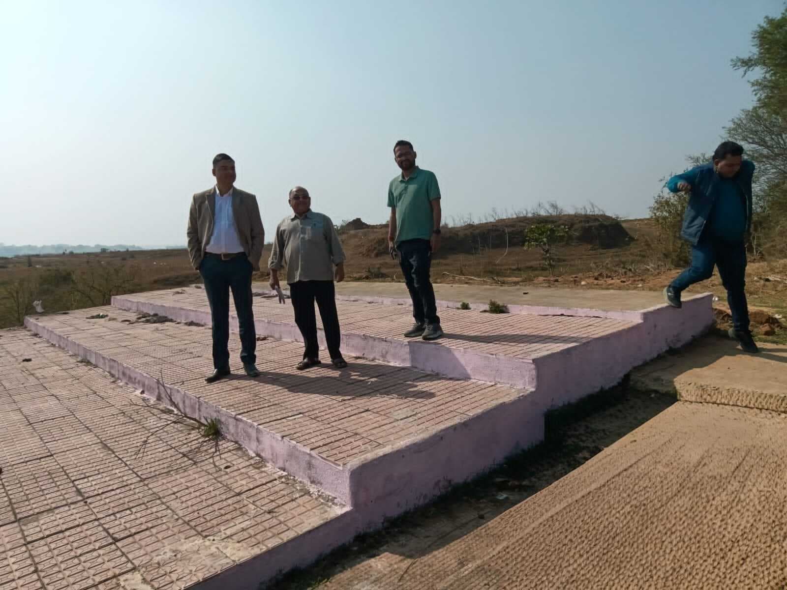 बीडीओ और कार्यपालक अभियंता ने योजनाओं का किया भौतिक सत्यापन