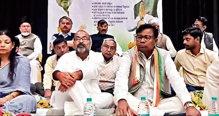 Sundargarh News: मनरेगा में हुआ भ्रष्टाचार, मशीनों से किया गया काम : भक्त चरण दास