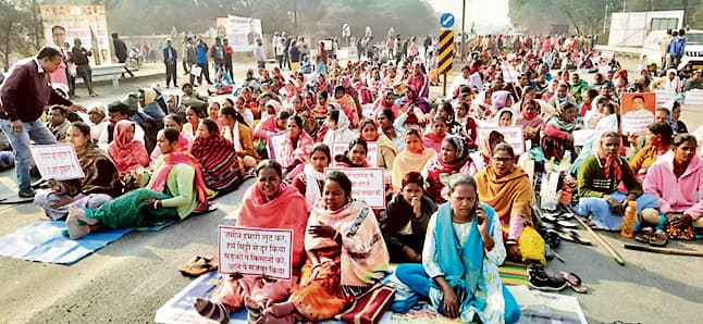 Rourkela News: झगरपुर में 12 घंटे की आर्थिक नाकेबंदी से एसएच-10 ठप, फंसे रहे हजारों वाहन