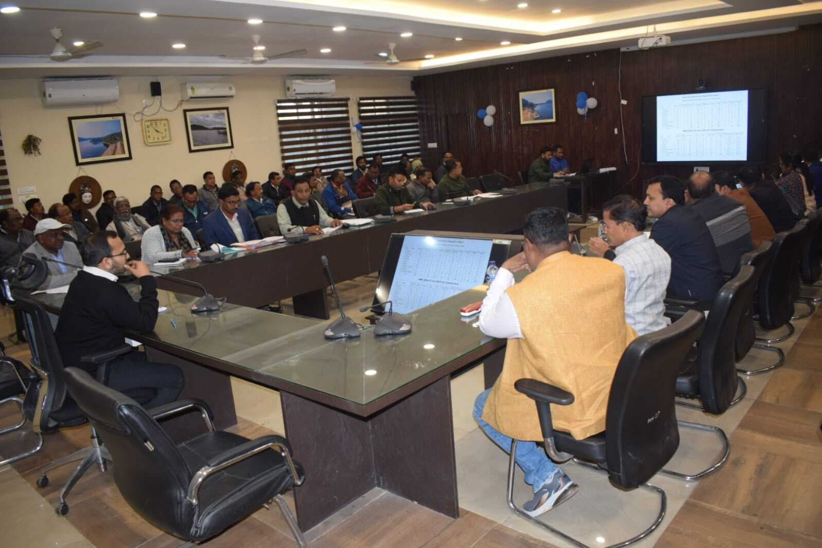 Seraikela Kharsawan News : 48 घंटे के अंदर किसानों को धान बिक्री का करें भुगतान : उपायुक्त